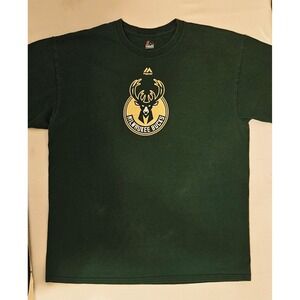 Milwaukee Bucks Men's Green NBA Basketball T-Shirt - Majestic - Large